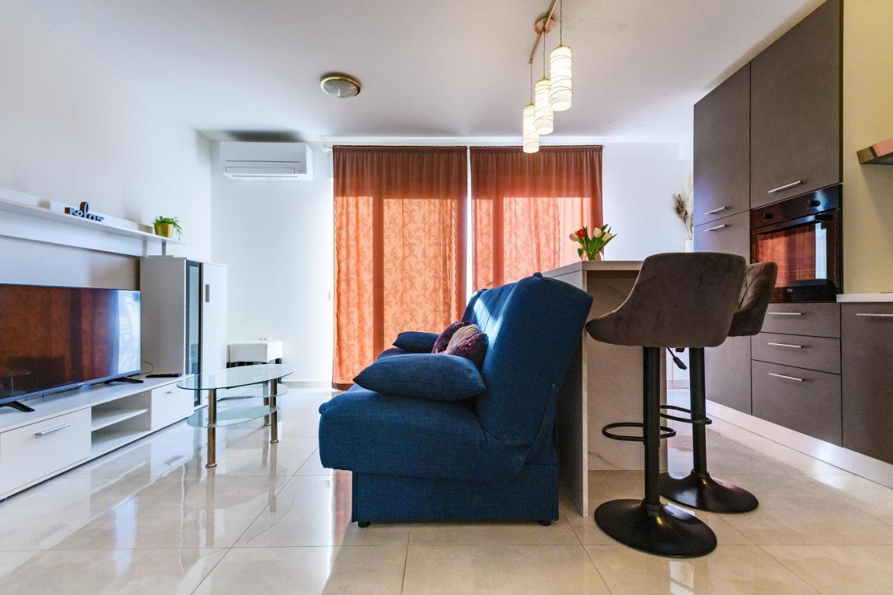 Holiday Apartment Zadar - With Summer Balcony And Parking Exterior foto