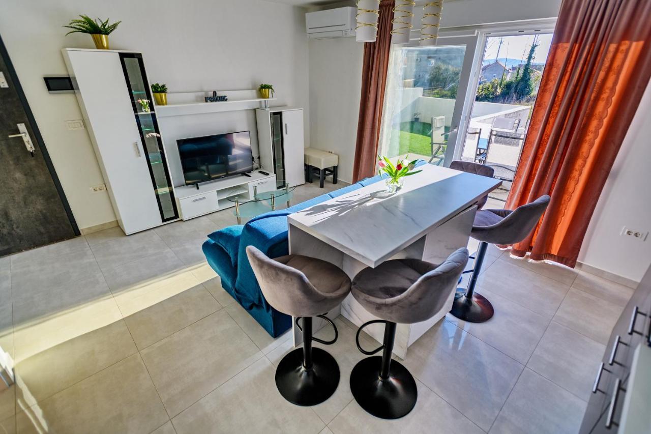 Holiday Apartment Zadar - With Summer Balcony And Parking Exterior foto