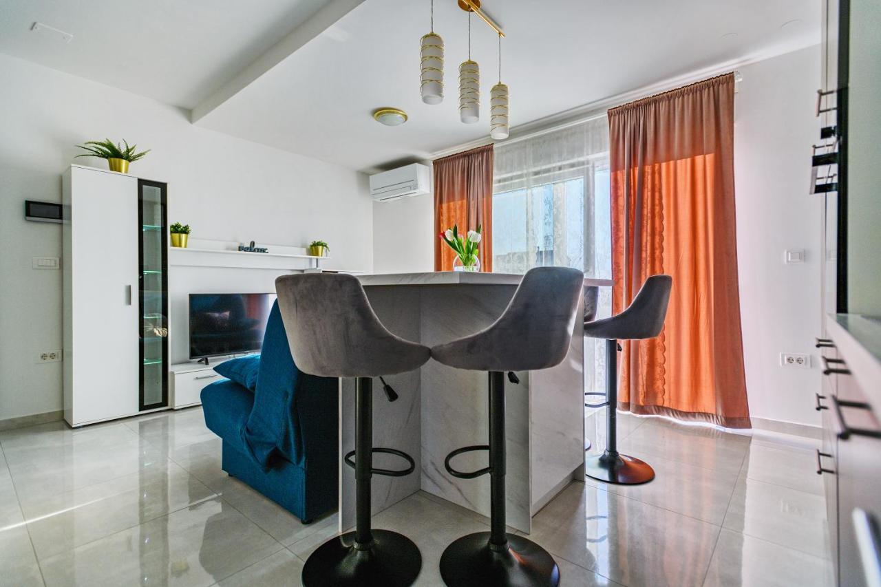 Holiday Apartment Zadar - With Summer Balcony And Parking Exterior foto